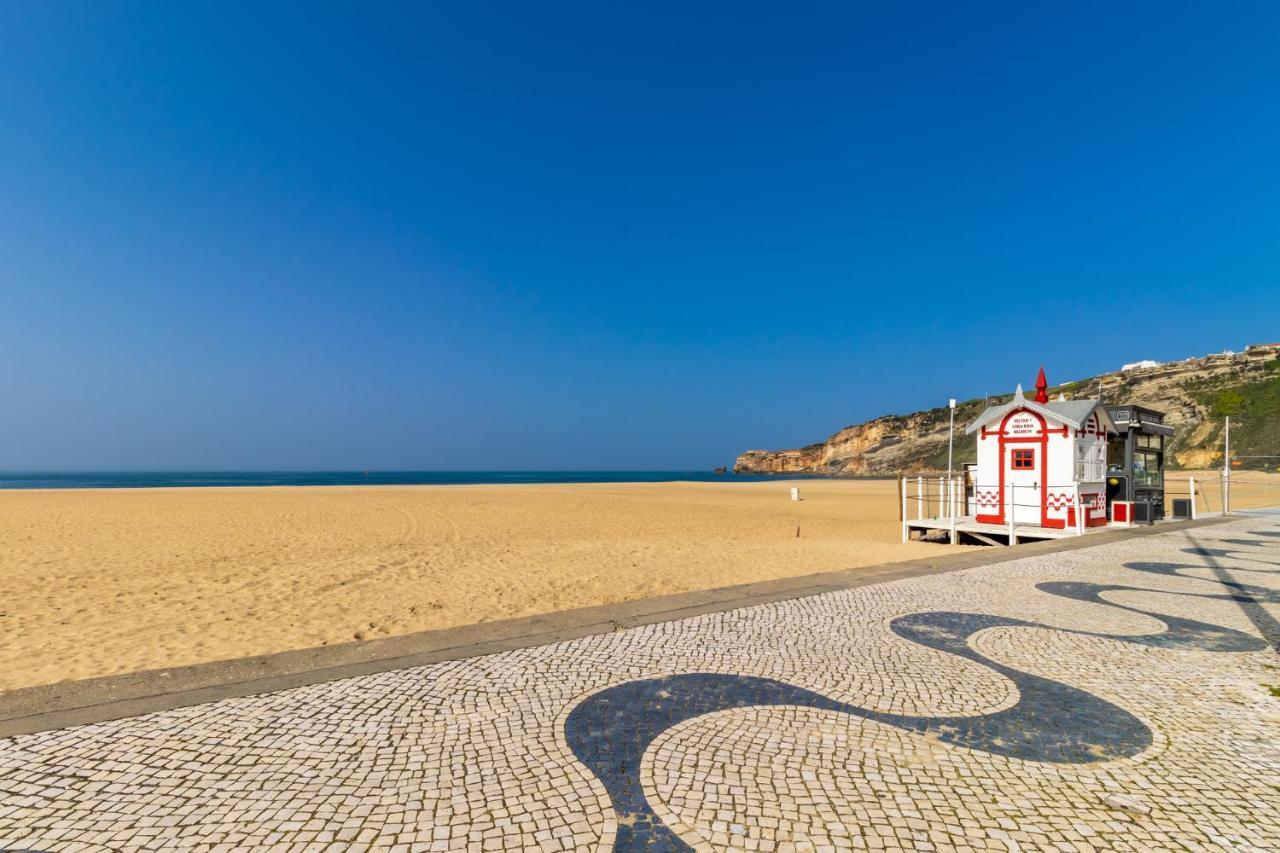 Carol Beach House Apartment Nazare Exterior photo